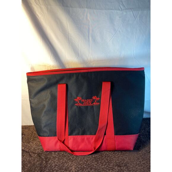 Trader Joe's insulated cooler bag - Picture 3 of 6